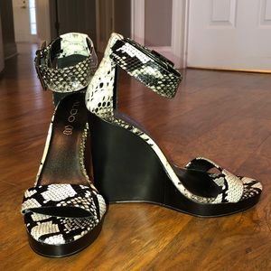 Aldo Black & White Snakeskin Wedges/size: 8.5